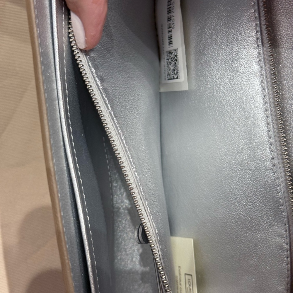 Louis Vuitton Gold Blade Clutch - Picture 5 of 6